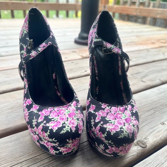 Floral Mary-Jane style heels - Forever 21 - Picture 1 of 4